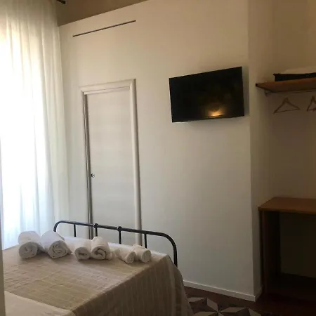 לינה וארוחת בוקר Ursino's Luxury *
