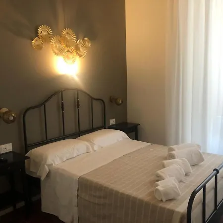 לינה וארוחת בוקר Ursino's Luxury קטאניה