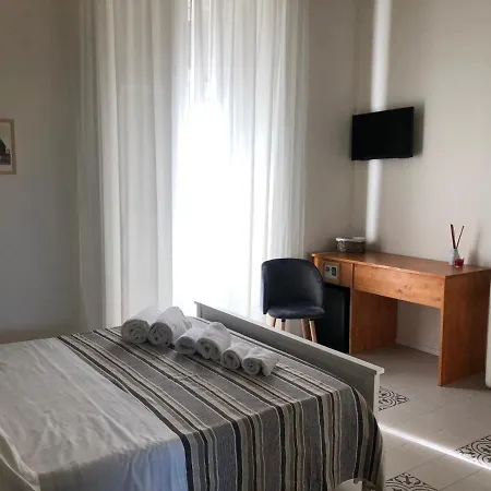 לינה וארוחת בוקר Ursino's Luxury קטאניה